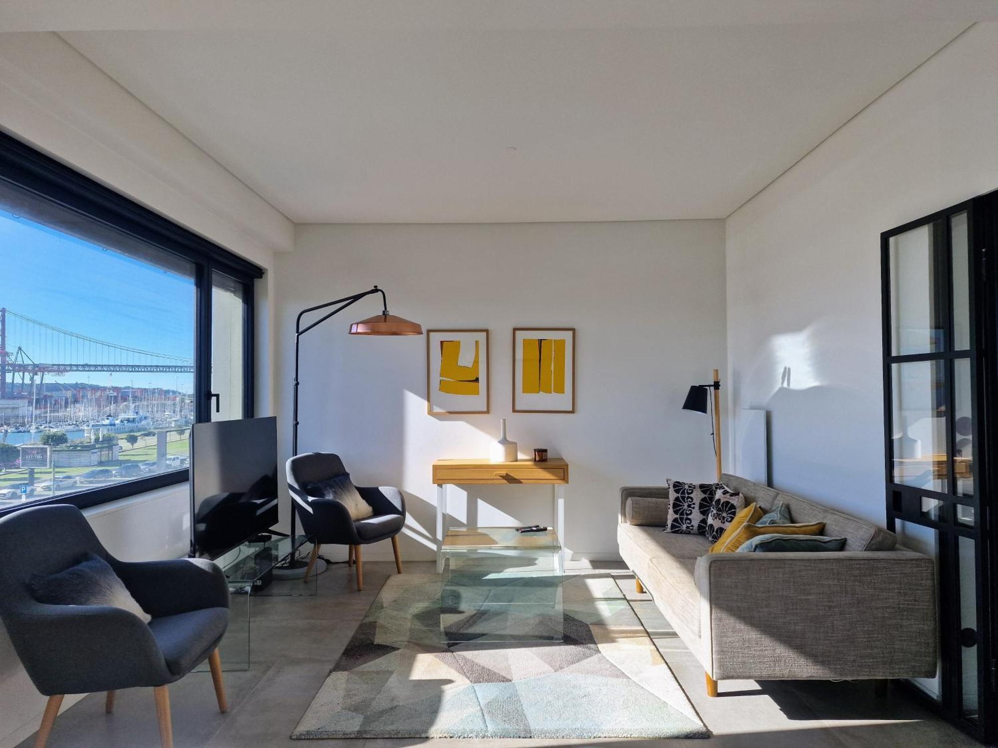 Mbird Riverside 2bd Flat With Garage Lejlighed